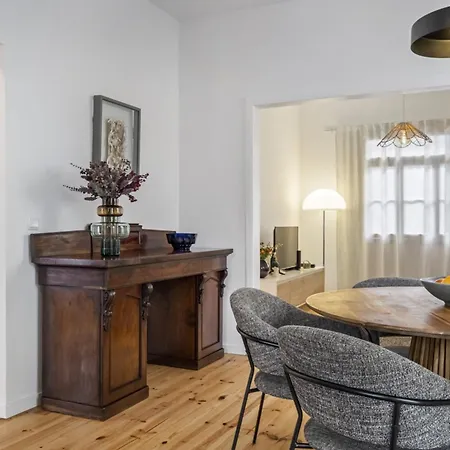 The Graceful Manor By Homie 푼샬